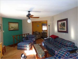 Bubbling Brook Round House living room.