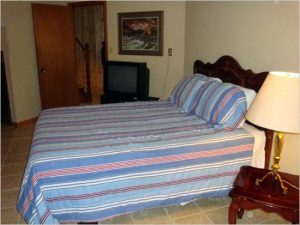 Bubbling Brook Round House guest room.