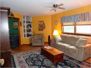 Bubbling Brook Round House living room.