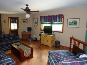 Bubbling Brook Round House living room.