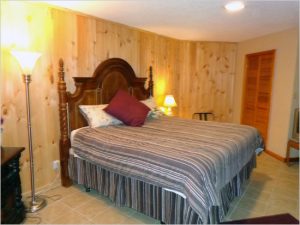 Bubbling Brook Round House guest room.